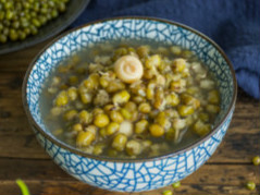 你家的绿豆汤是红的还是绿的？哪种有毒不能喝？