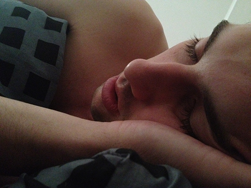 摄图网-睡觉中的男子.jpg