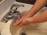 “干手器”越用手越脏？抗菌洗手液其实不抗菌？