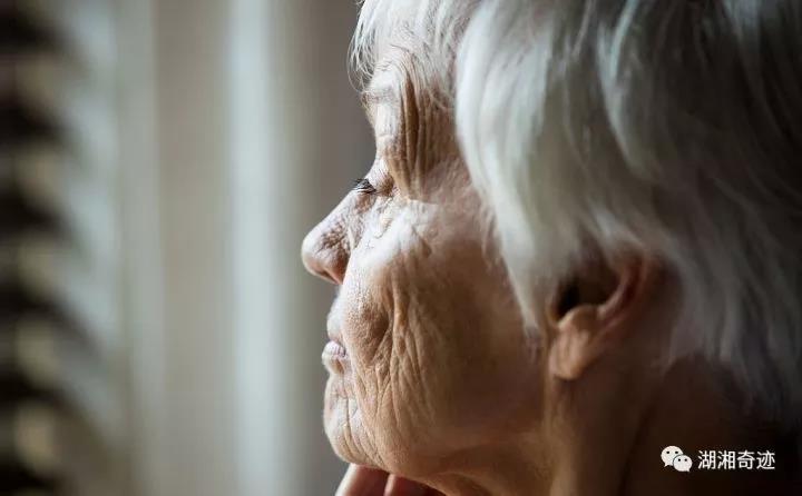 湖湘中医肿瘤医院_80岁癌症晚期老人,她是选择治疗还是回家等死?